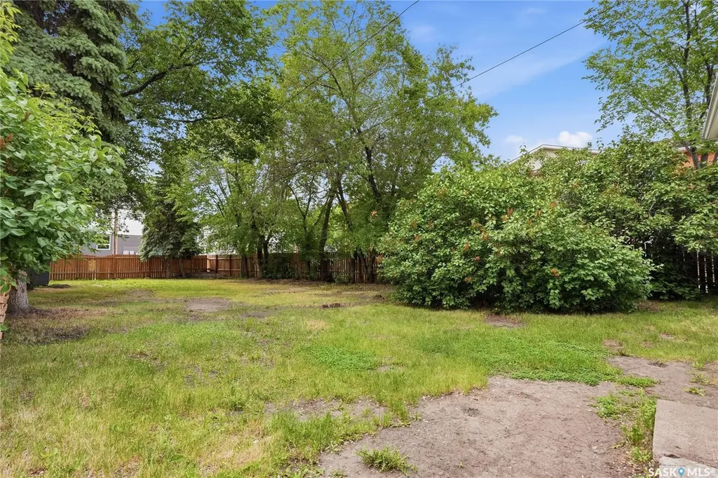 211 N Avenue S Saskatoon SK S7M 2N1