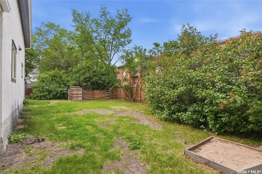 211 N Avenue S Saskatoon SK S7M 2N1