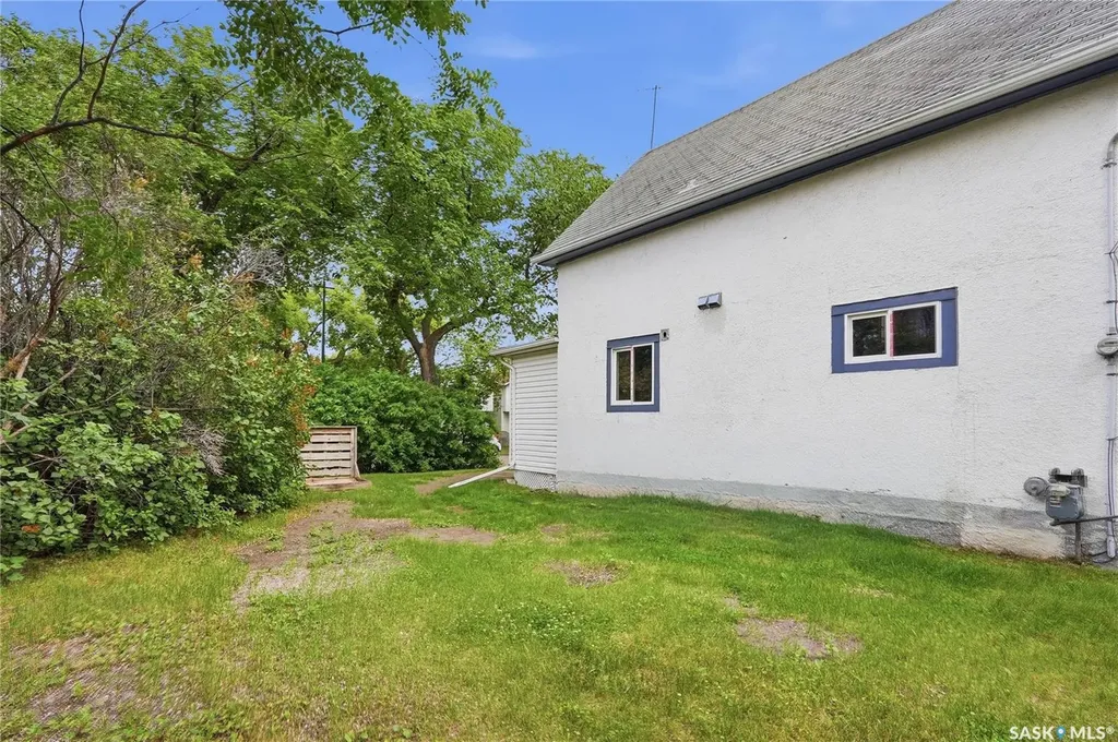 211 N Avenue S Saskatoon SK S7M 2N1