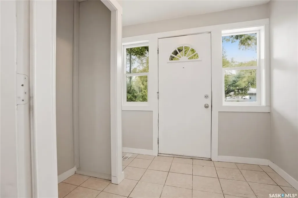 211 N Avenue S Saskatoon SK S7M 2N1