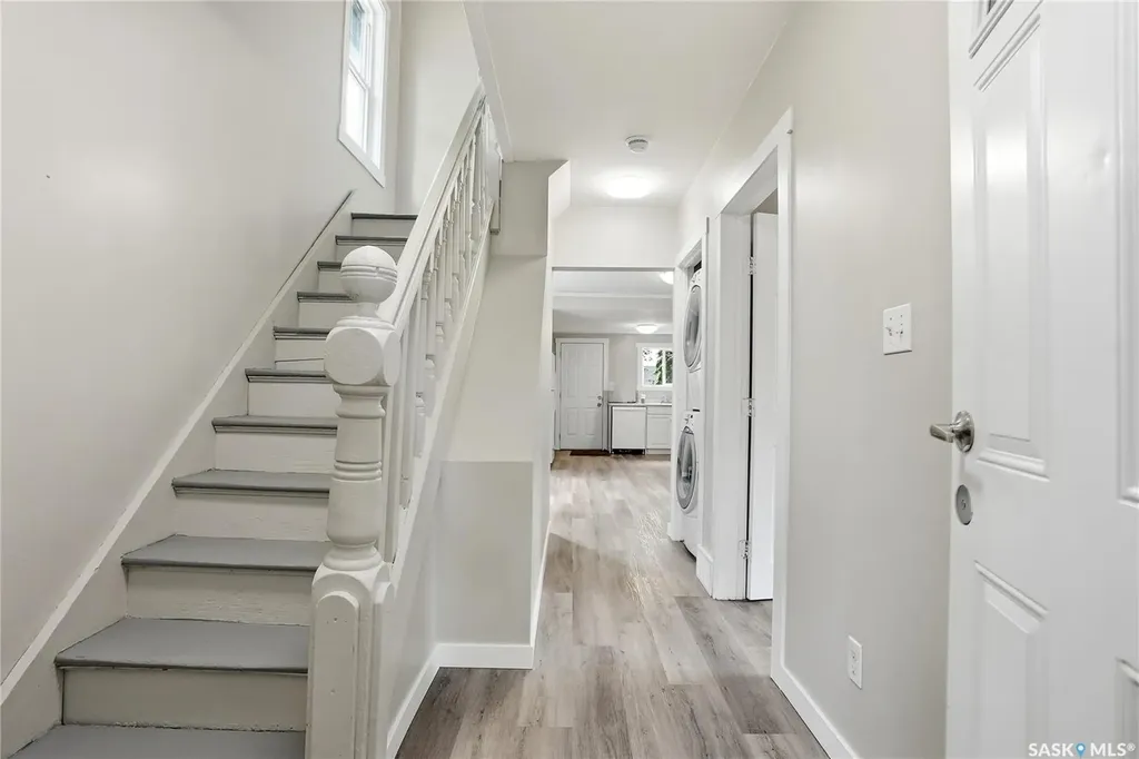 211 N Avenue S Saskatoon SK S7M 2N1