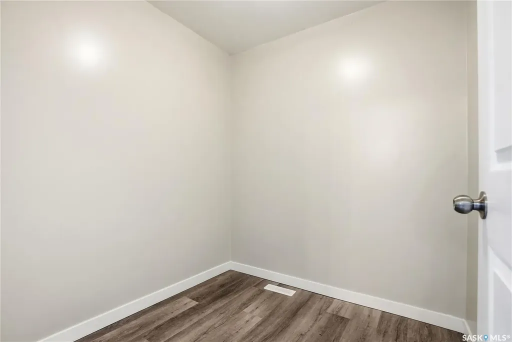 211 N Avenue S Saskatoon SK S7M 2N1