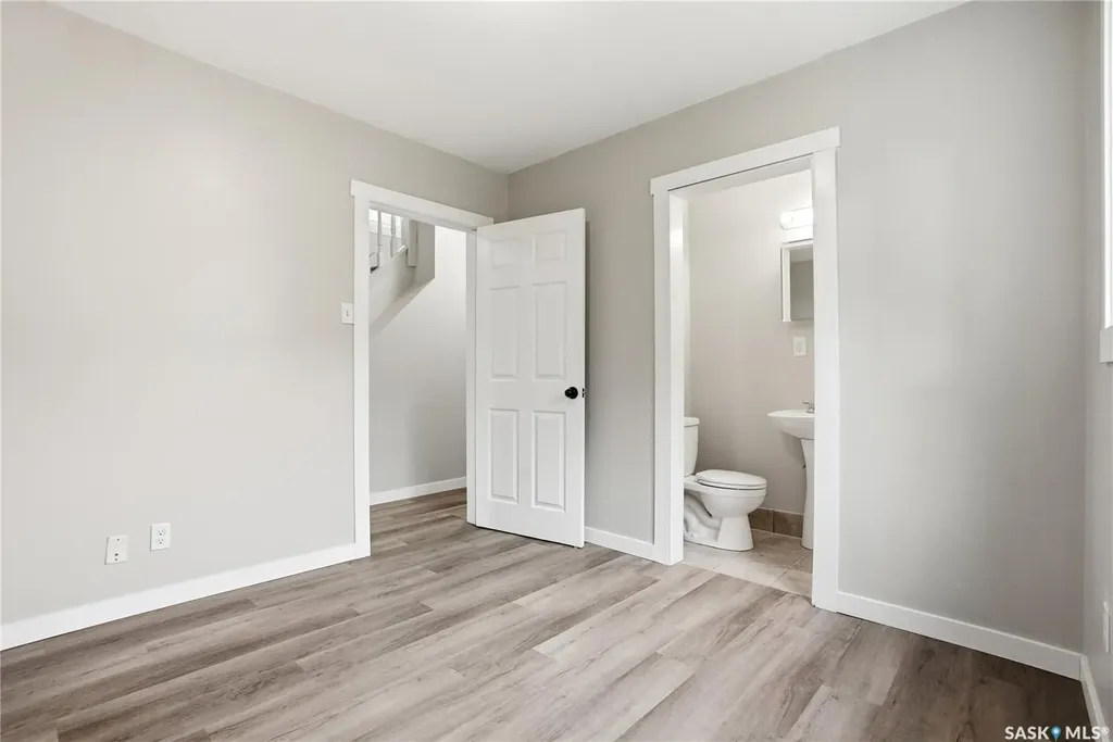 211 N Avenue S Saskatoon SK S7M 2N1