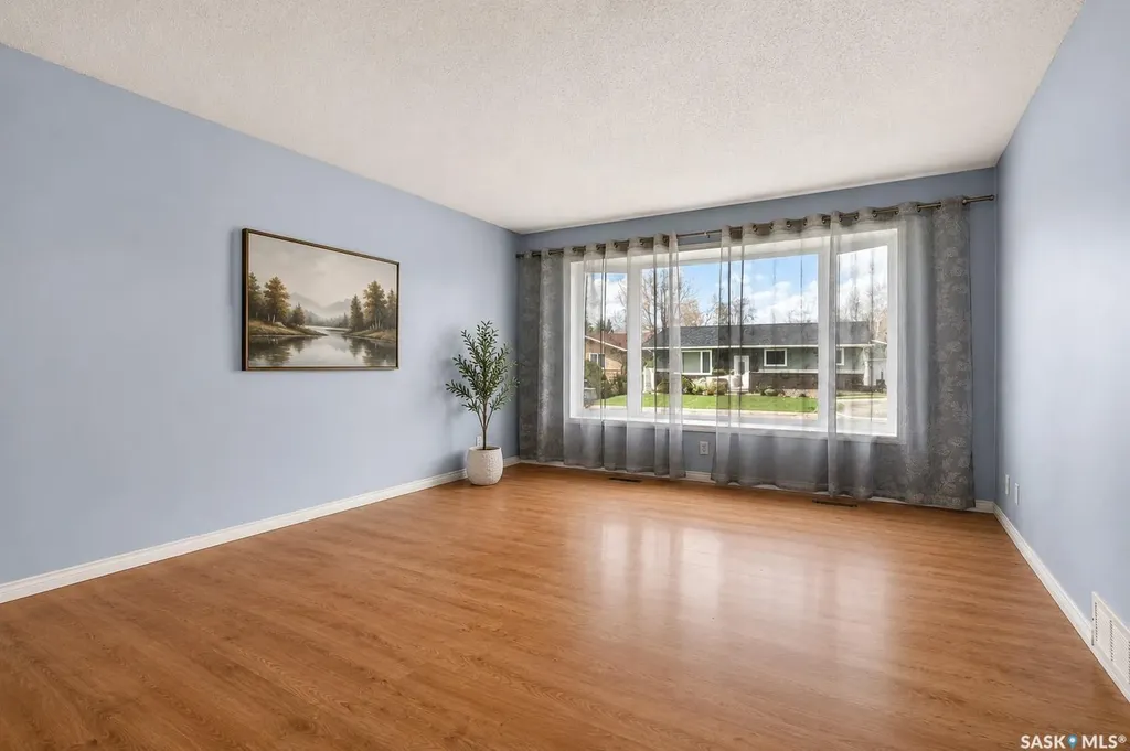 29 Edelweiss Crescent Moose Jaw SK S6J 1E4