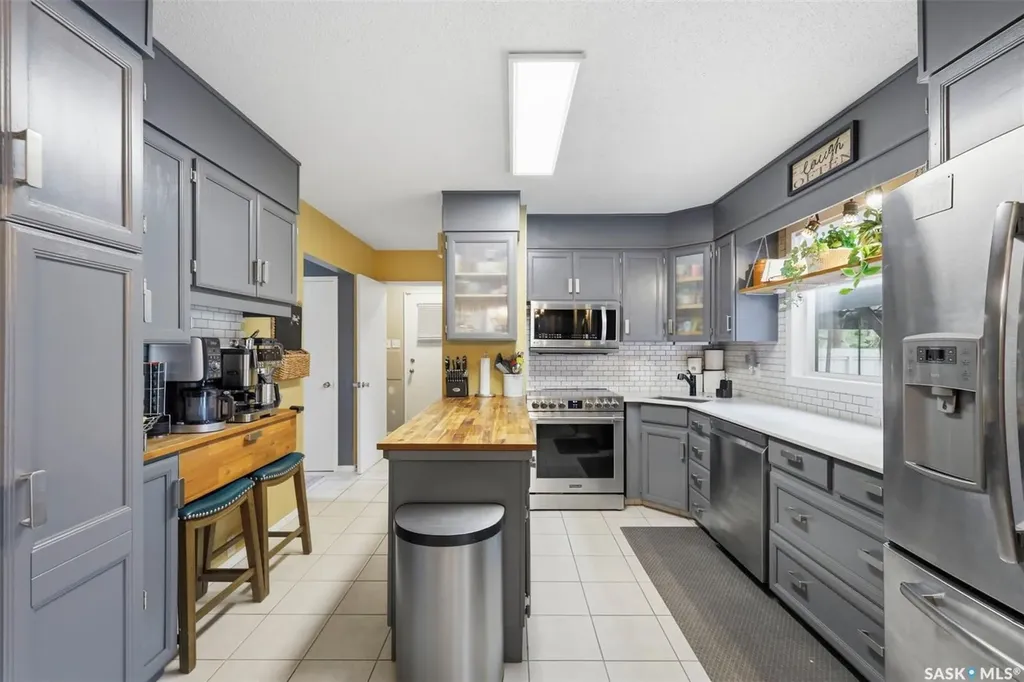 1660 Alexandra Avenue Saskatoon SK S7K 3C3