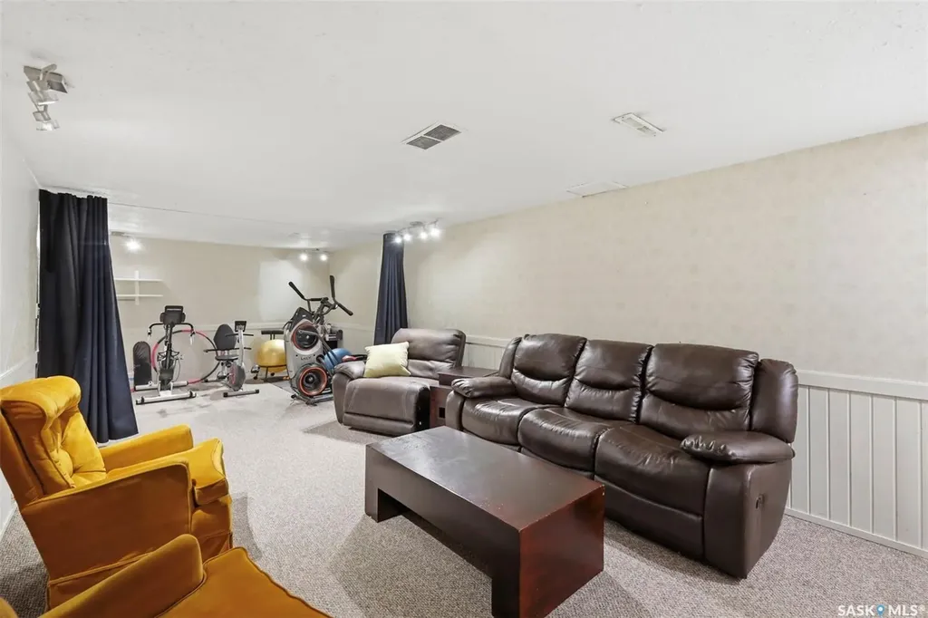 1660 Alexandra Avenue Saskatoon SK S7K 3C3