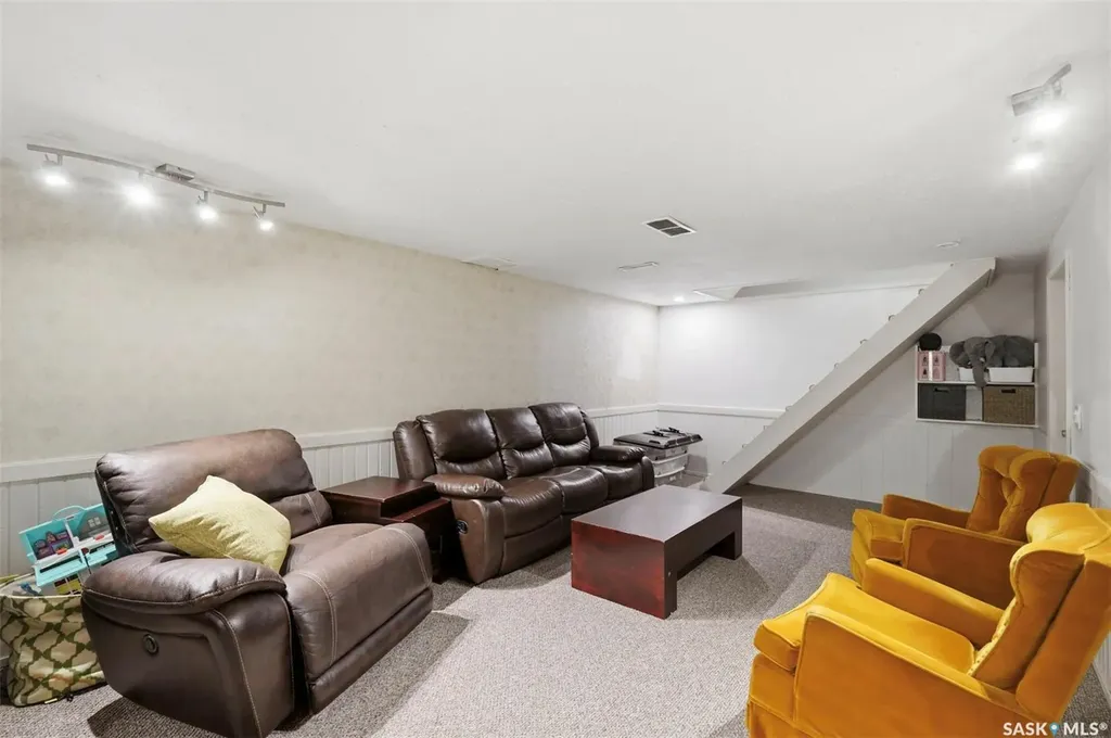 1660 Alexandra Avenue Saskatoon SK S7K 3C3