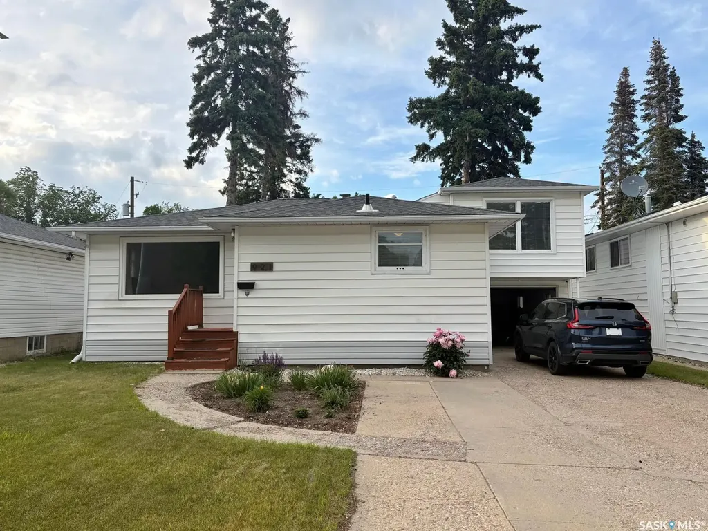 921 Taylor Street E Saskatoon SK S7H 1W3