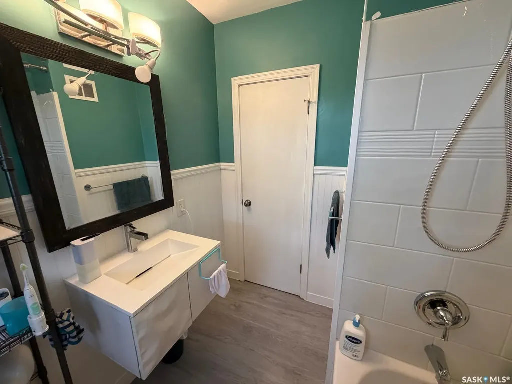 921 Taylor Street E Saskatoon SK S7H 1W3