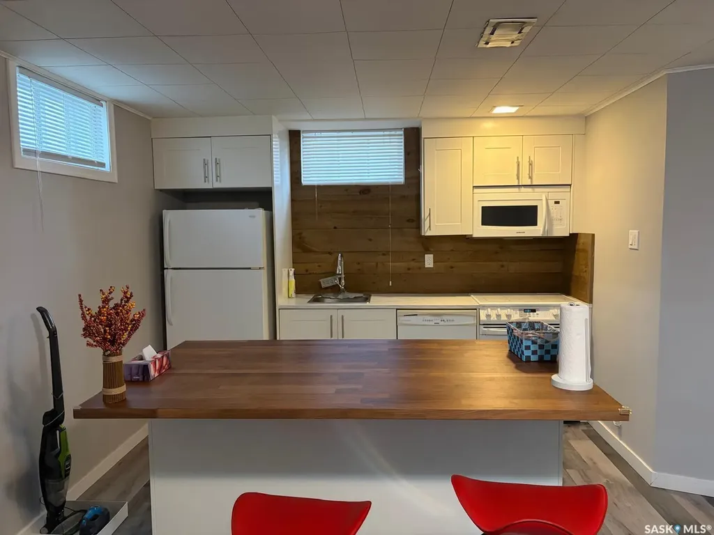 921 Taylor Street E Saskatoon SK S7H 1W3
