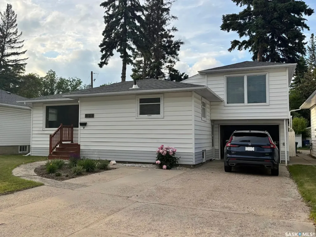 921 Taylor Street E Saskatoon SK S7H 1W3