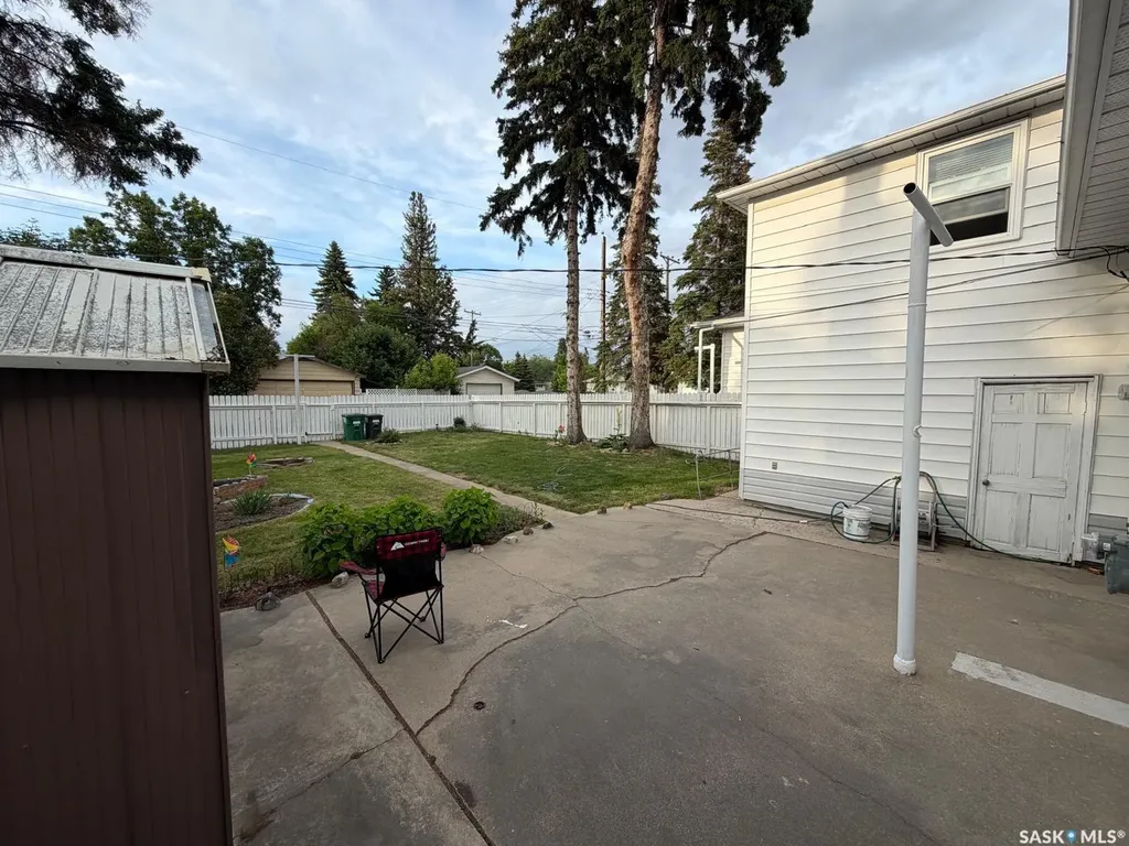 921 Taylor Street E Saskatoon SK S7H 1W3