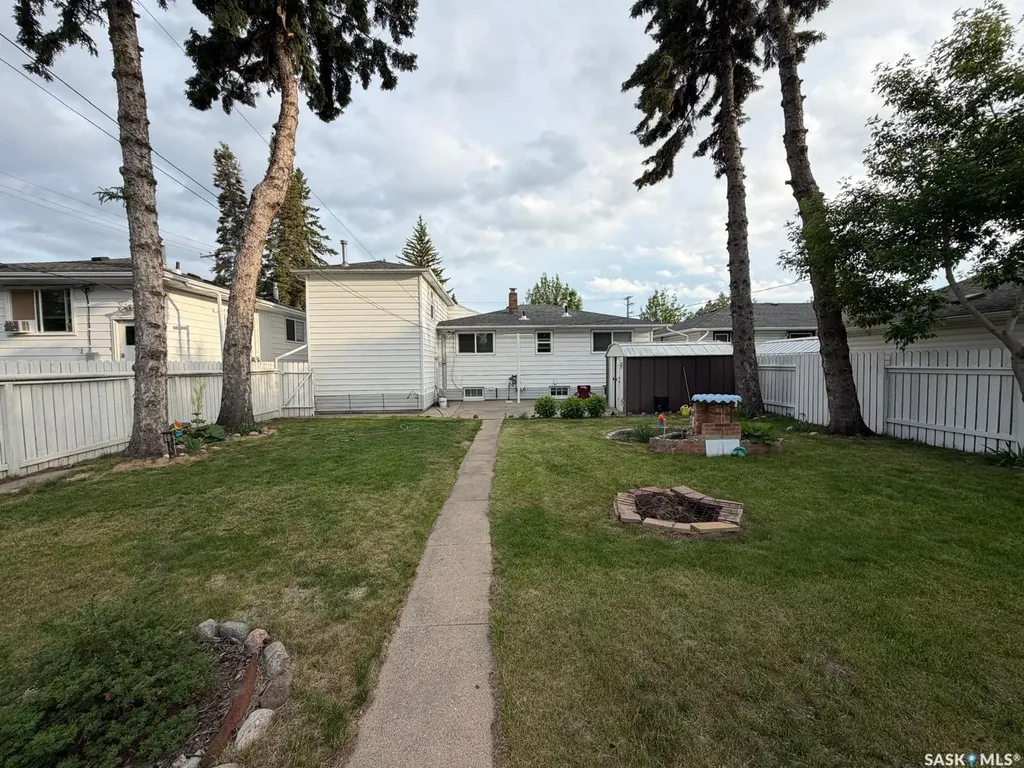 921 Taylor Street E Saskatoon SK S7H 1W3