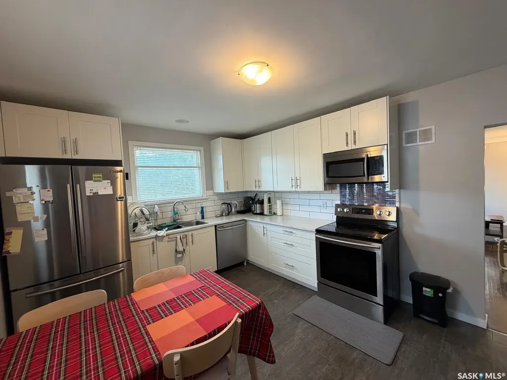 921 Taylor Street E Saskatoon SK S7H 1W3