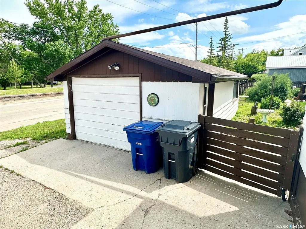 410 2nd Avenue SE Weyburn SK S4H 1X1