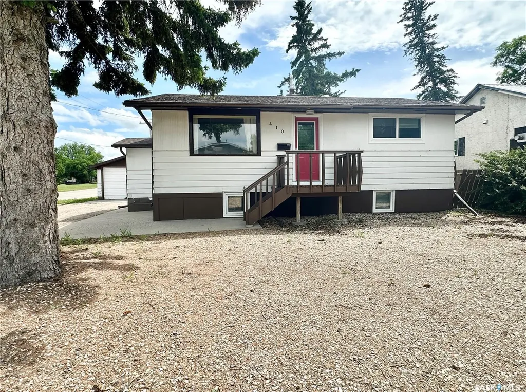 410 2nd Avenue SE Weyburn SK S4H 1X1