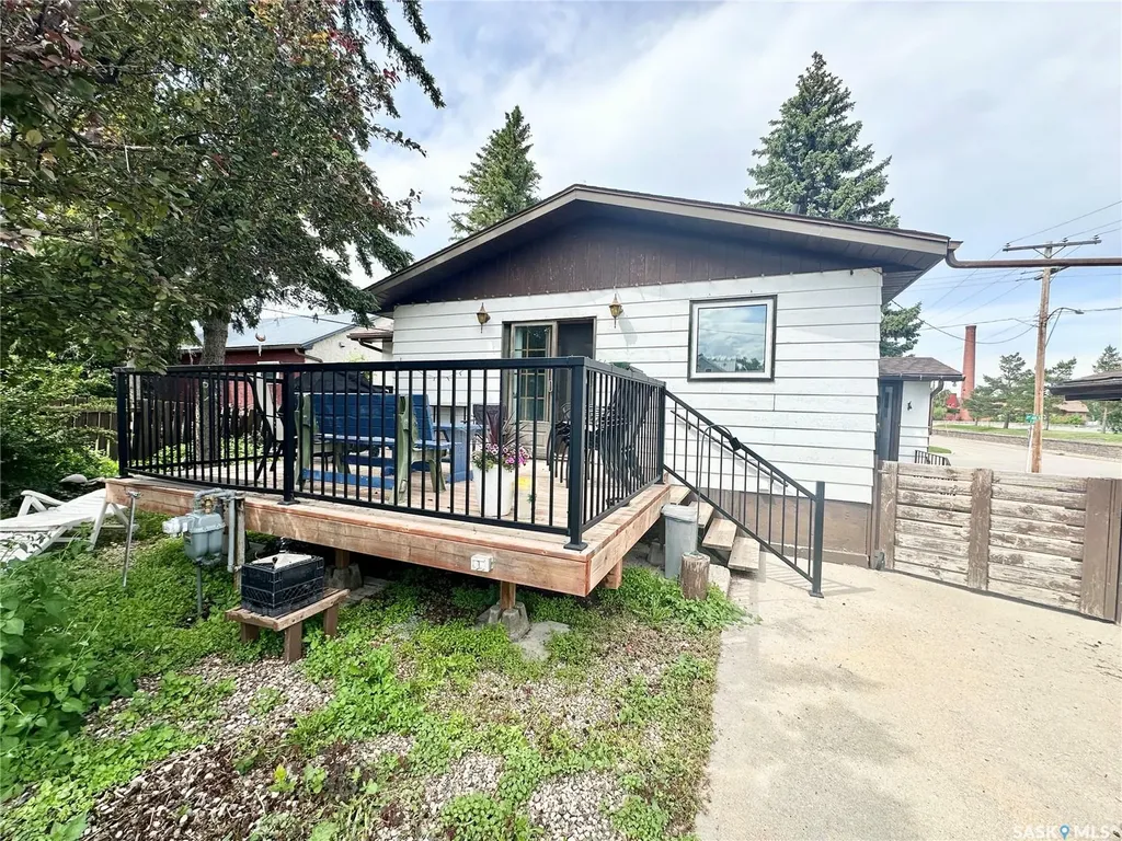 410 2nd Avenue SE Weyburn SK S4H 1X1