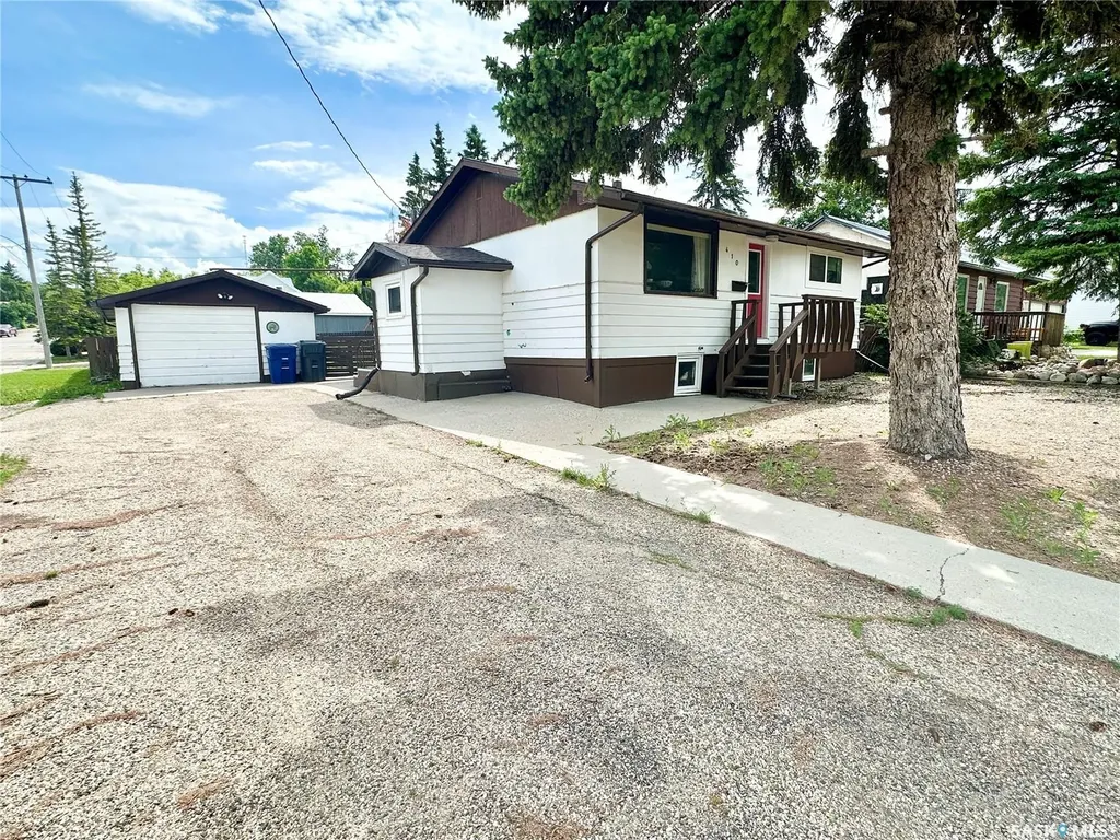 410 2nd Avenue SE Weyburn SK S4H 1X1