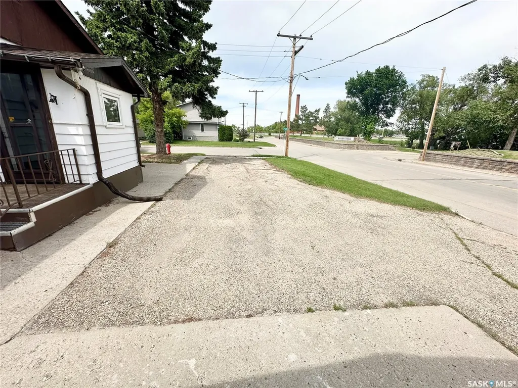 410 2nd Avenue SE Weyburn SK S4H 1X1