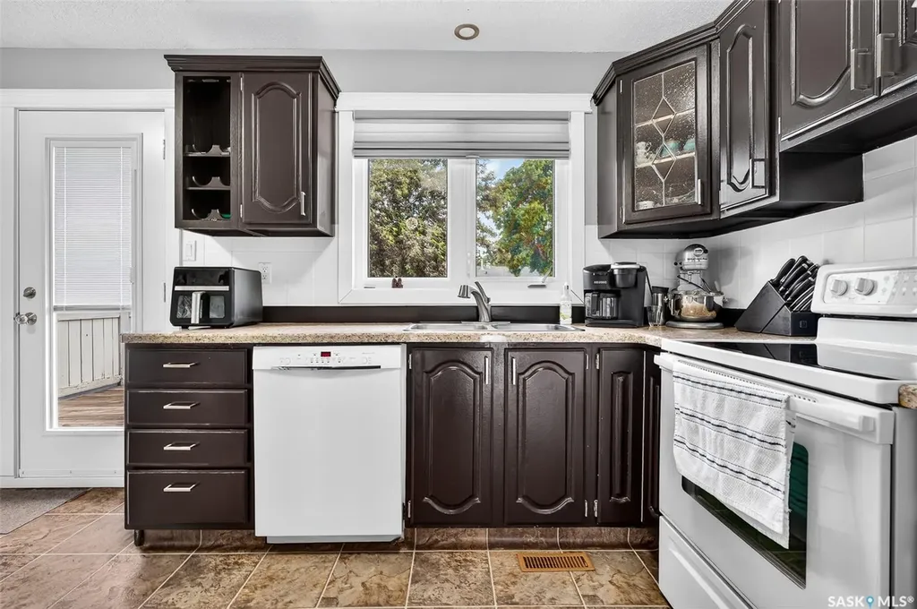 1470 Sioux Crescent SW Moose Jaw SK S6H 7H6
