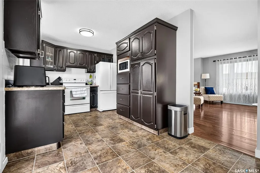 1470 Sioux Crescent SW Moose Jaw SK S6H 7H6