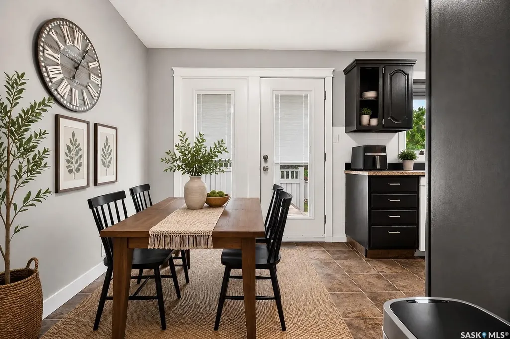1470 Sioux Crescent SW Moose Jaw SK S6H 7H6