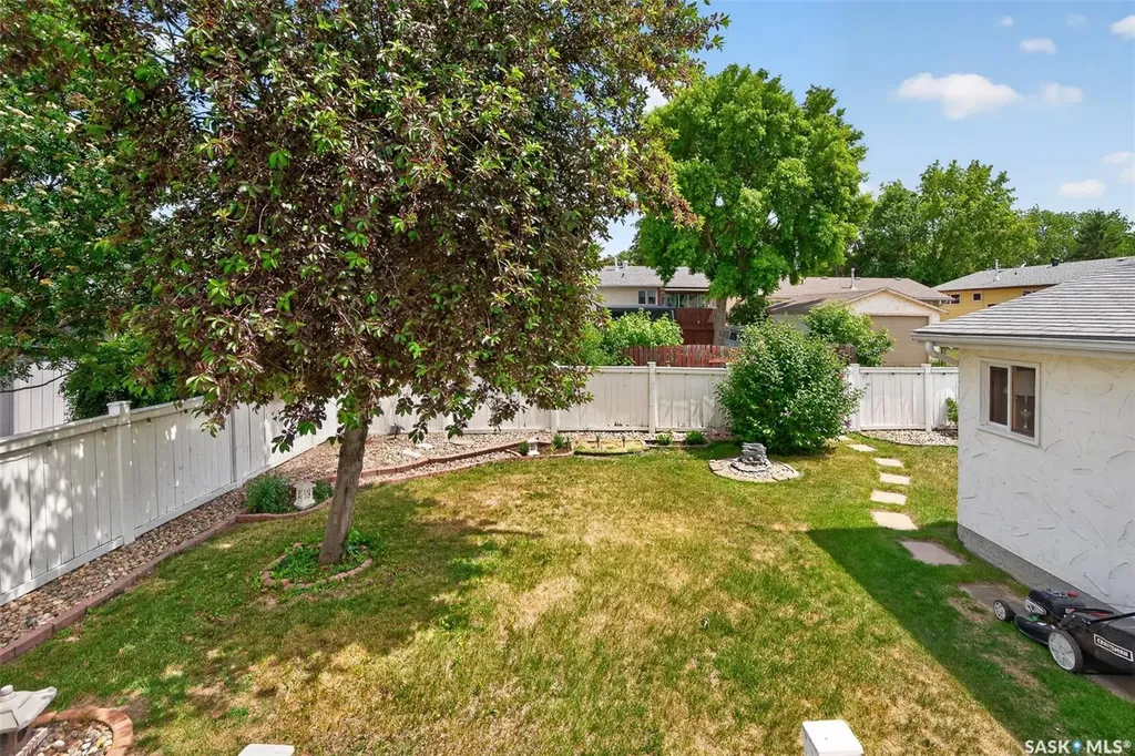 1470 Sioux Crescent SW Moose Jaw SK S6H 7H6