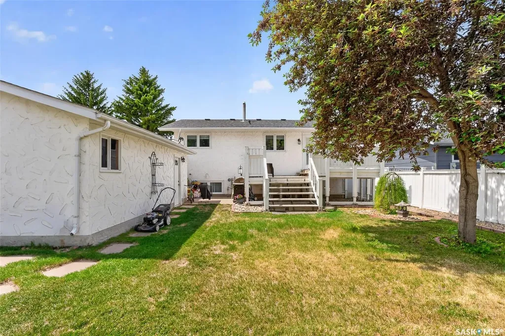 1470 Sioux Crescent SW Moose Jaw SK S6H 7H6