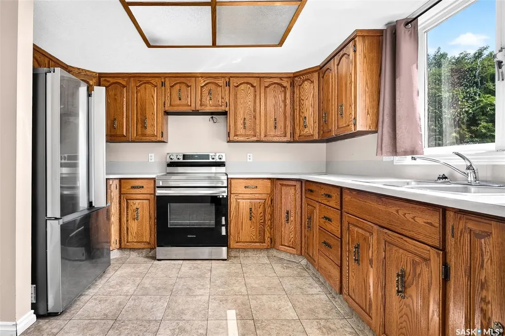 1309 Regal Crescent Moose Jaw SK S6H 7S1