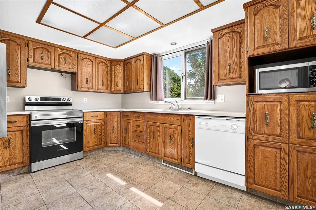 1309 Regal Crescent Moose Jaw SK S6H 7S1