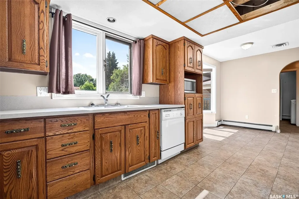 1309 Regal Crescent Moose Jaw SK S6H 7S1