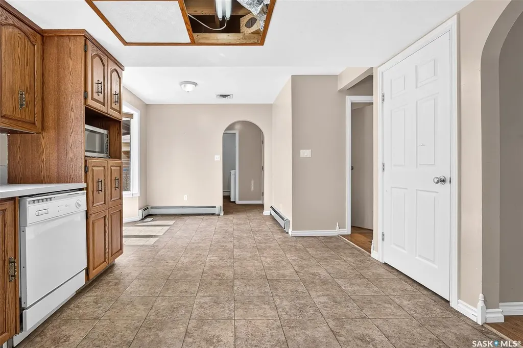 1309 Regal Crescent Moose Jaw SK S6H 7S1