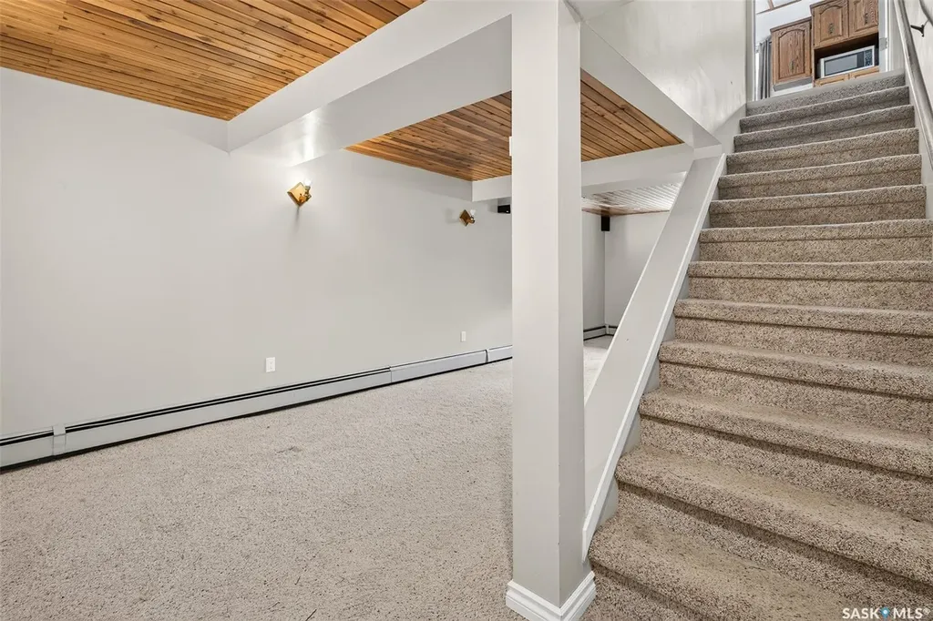 1309 Regal Crescent Moose Jaw SK S6H 7S1