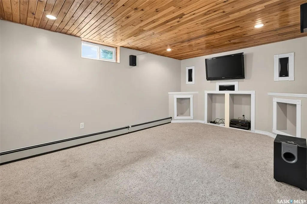 1309 Regal Crescent Moose Jaw SK S6H 7S1