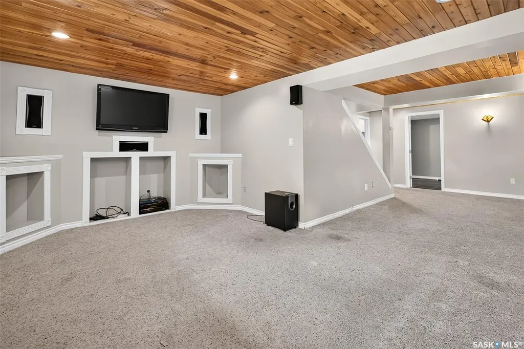 1309 Regal Crescent Moose Jaw SK S6H 7S1
