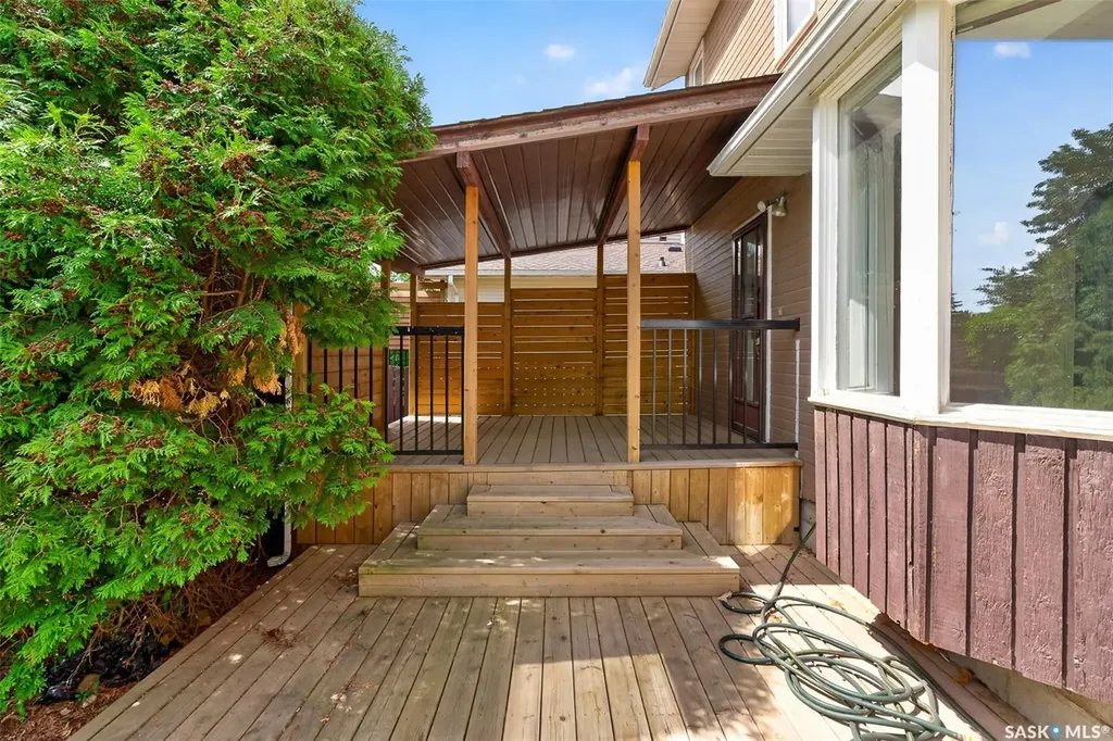 1309 Regal Crescent Moose Jaw SK S6H 7S1