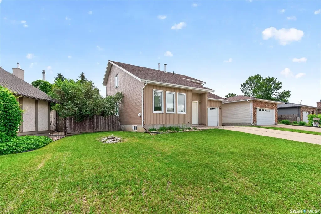 1309 Regal Crescent Moose Jaw SK S6H 7S1