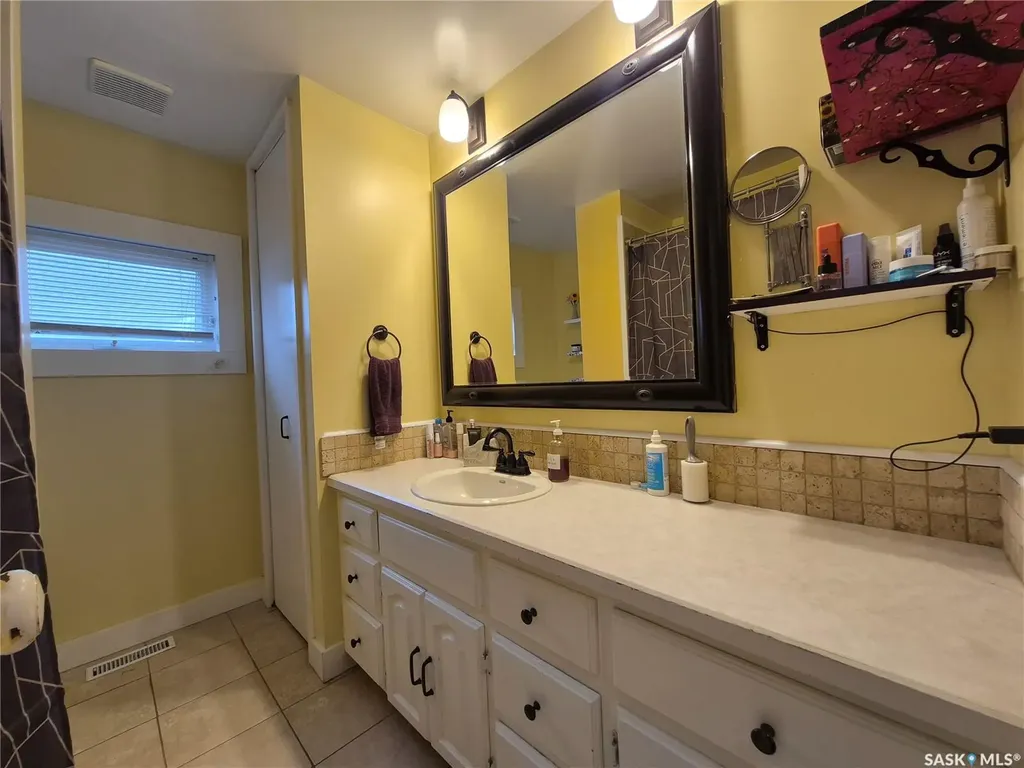 476 9th Avenue NE Swift Current SK S9H 2R4