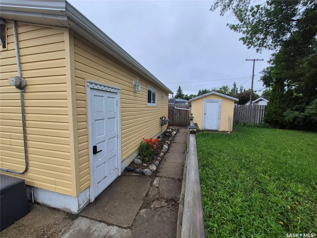 476 9th Avenue NE Swift Current SK S9H 2R4