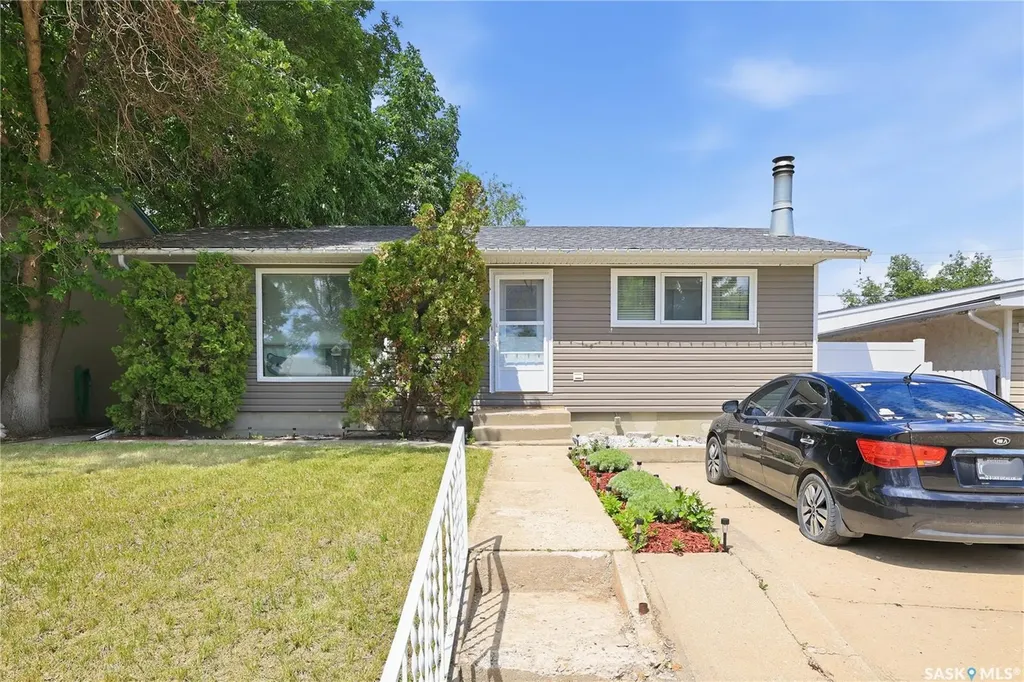1434 Hochelaga Street W Moose Jaw SK S6H 6G5