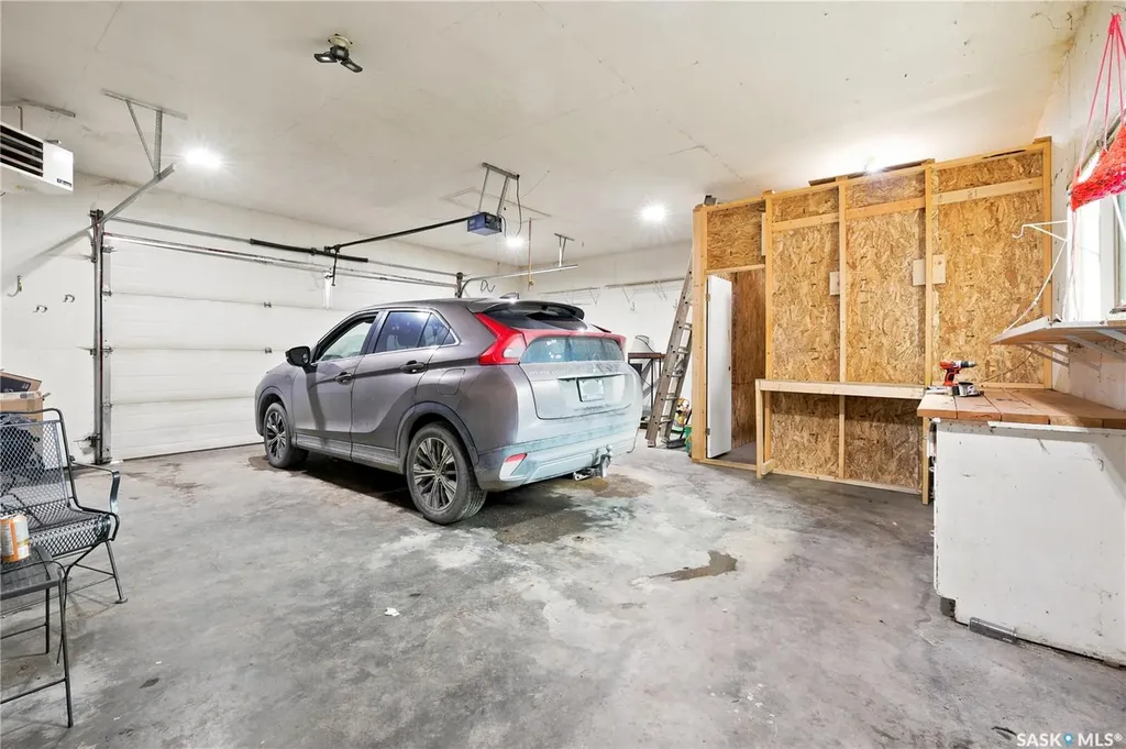1434 Hochelaga Street W Moose Jaw SK S6H 6G5