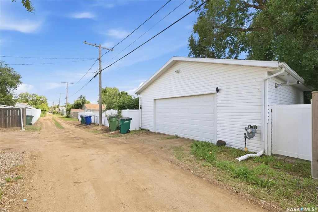 1434 Hochelaga Street W Moose Jaw SK S6H 6G5