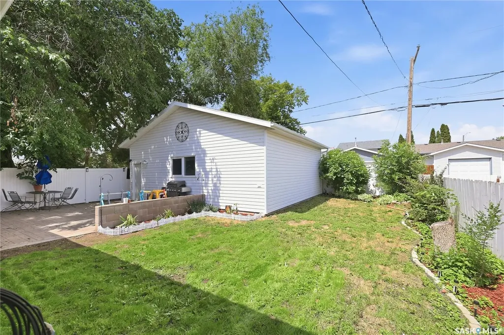 1434 Hochelaga Street W Moose Jaw SK S6H 6G5