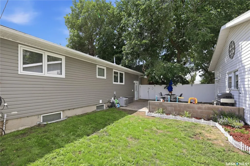 1434 Hochelaga Street W Moose Jaw SK S6H 6G5
