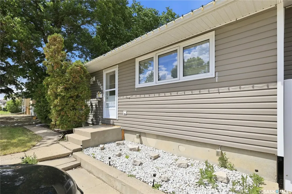 1434 Hochelaga Street W Moose Jaw SK S6H 6G5