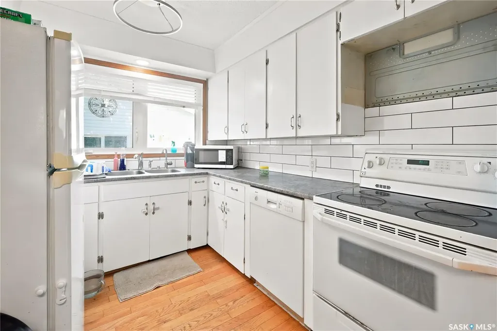 1434 Hochelaga Street W Moose Jaw SK S6H 6G5