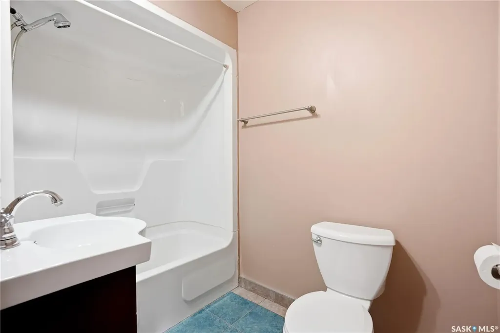 1086 9th Avenue SW Moose Jaw SK S6H 5X5