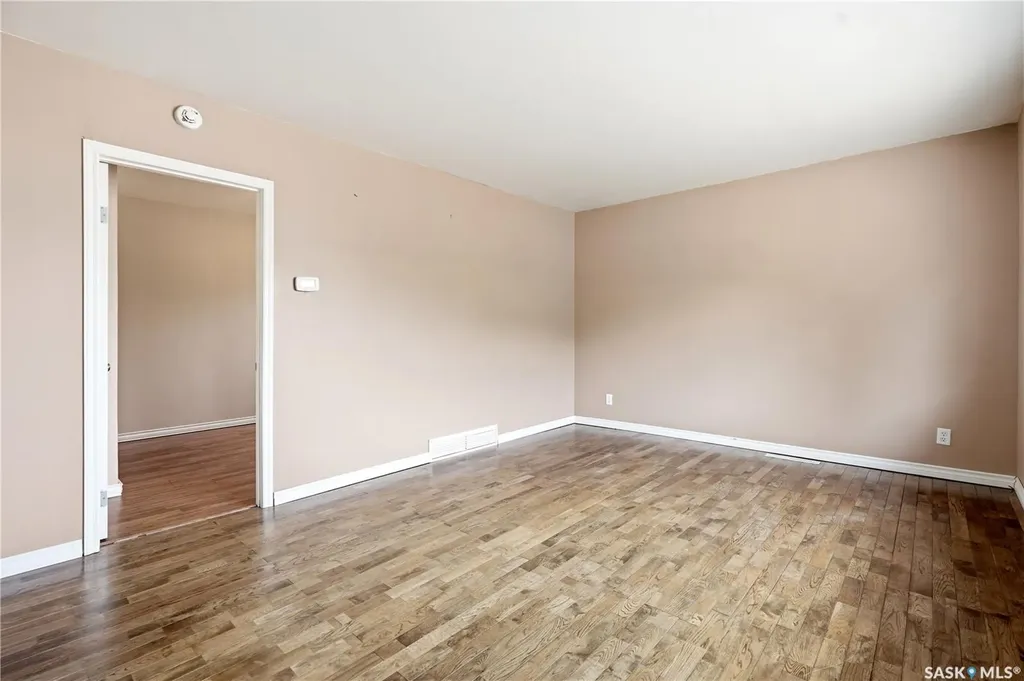 1086 9th Avenue SW Moose Jaw SK S6H 5X5