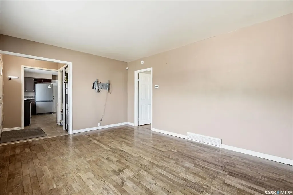 1086 9th Avenue SW Moose Jaw SK S6H 5X5