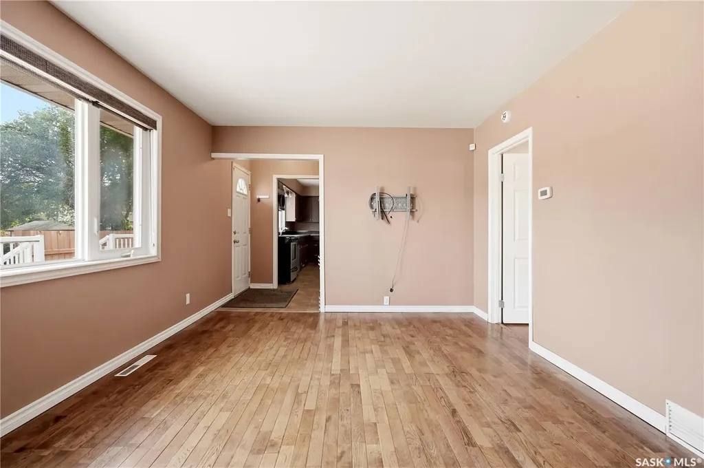 1086 9th Avenue SW Moose Jaw SK S6H 5X5